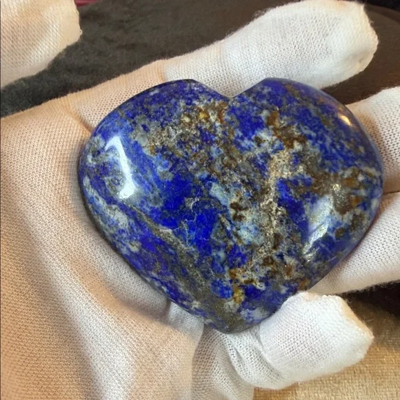 Natural Earth Mined Polished Heart palm Stone 2.5” - Picture 3 of 7